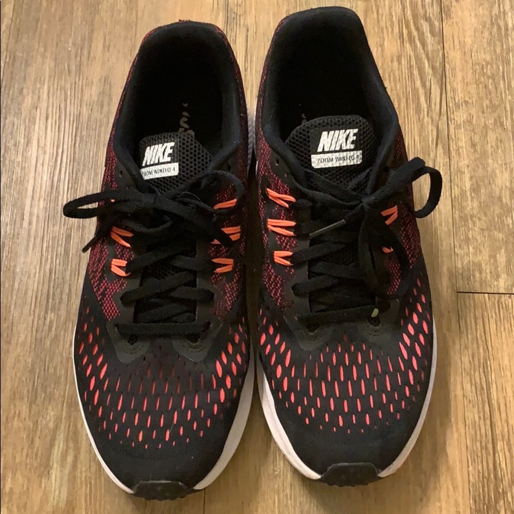 Women’s Nike shoes. Size 9